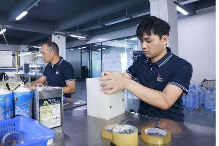 worker-processing-vacuum-cast-mold-qye9ft1jrgnjwixuac8l1qdv85sc4gn3i8nz1ck99e